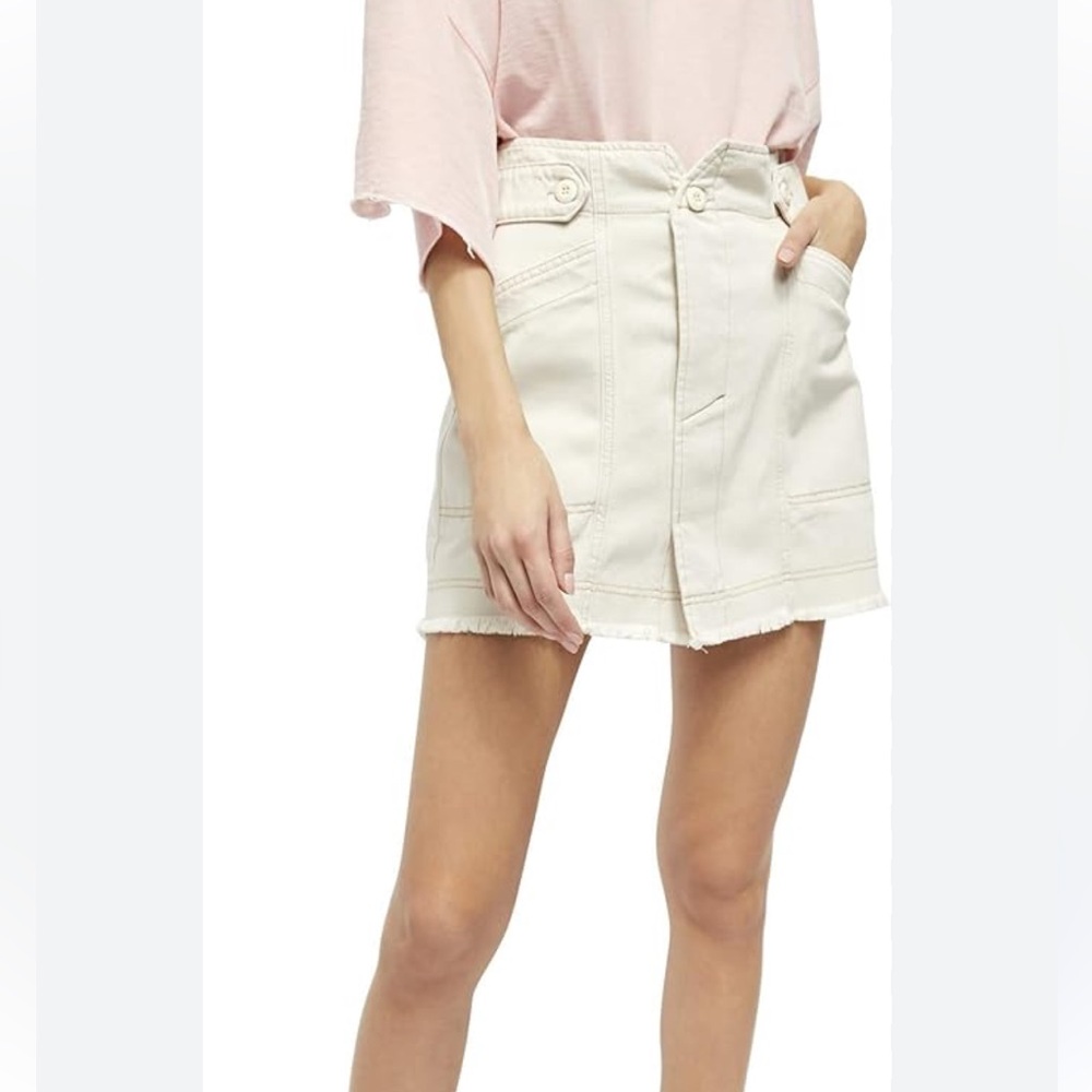 - Free People Alpha utility mini skirt. In EUC.